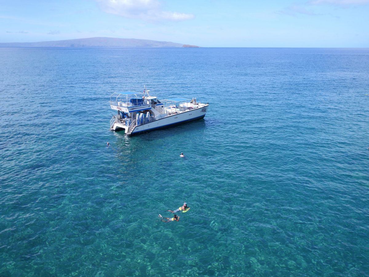 snorkel cruise to molokini